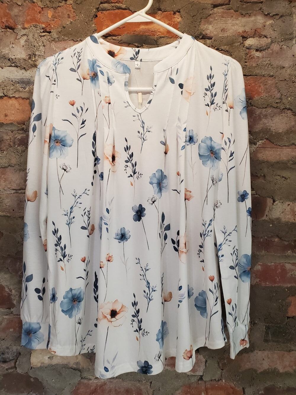Womens Long Sleeve Top S White Blue Floral Print V Neck Pleated Casual